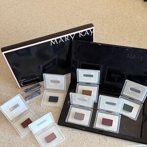 Mary Kay Eyeshadow Collection, case and applicators - what a great gift!